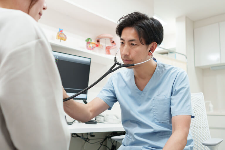 お腹が痛くないのに下痢をする時は何科を受診する？